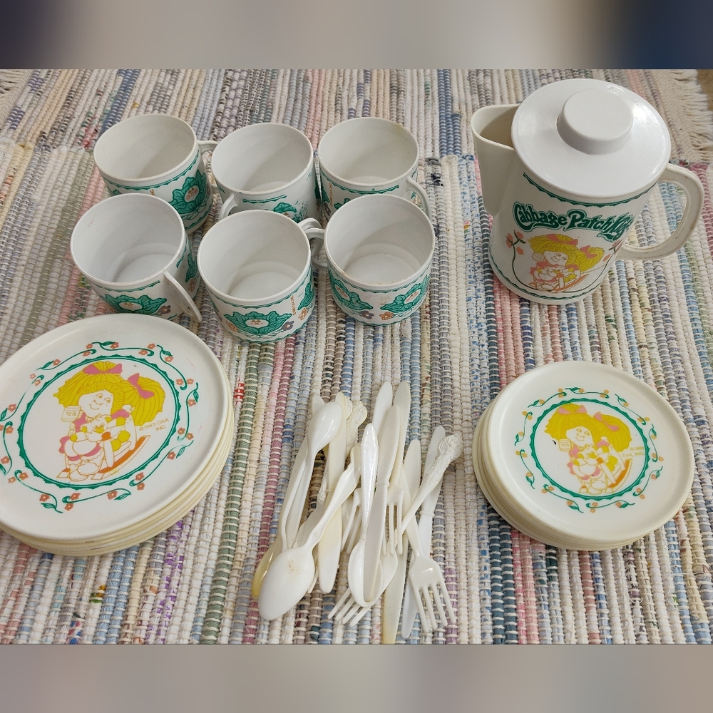 VINTAGE 1983 Cabbage Patch Kids Tea Set (35pcs)